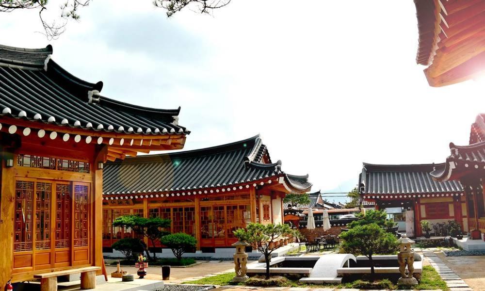 Hwangnamguan Hanok Village Gyeongju Exterior foto